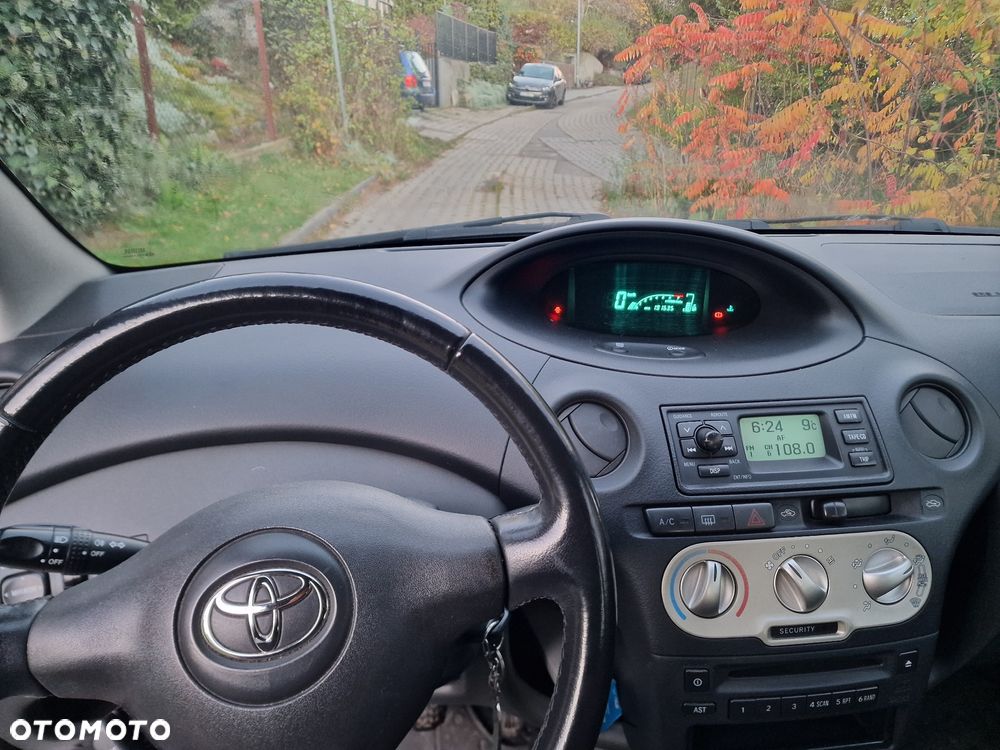 Toyota Yaris 1.0 - 7