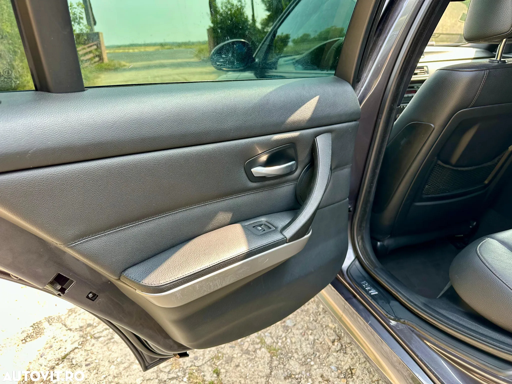 BMW Seria 3 320d DPF Touring Aut. - 8