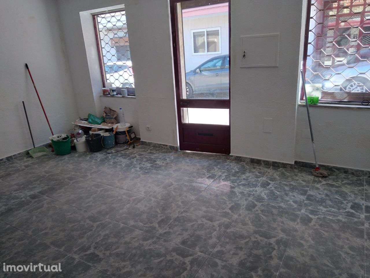 Loja para arrendar na Baixa da Banheira - Grande imagem: 3/6