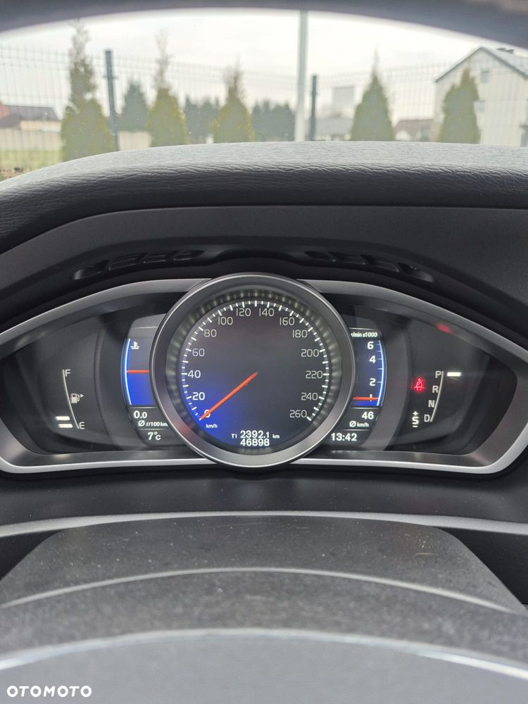Volvo V40 T2 Geartronic RDesign - 34