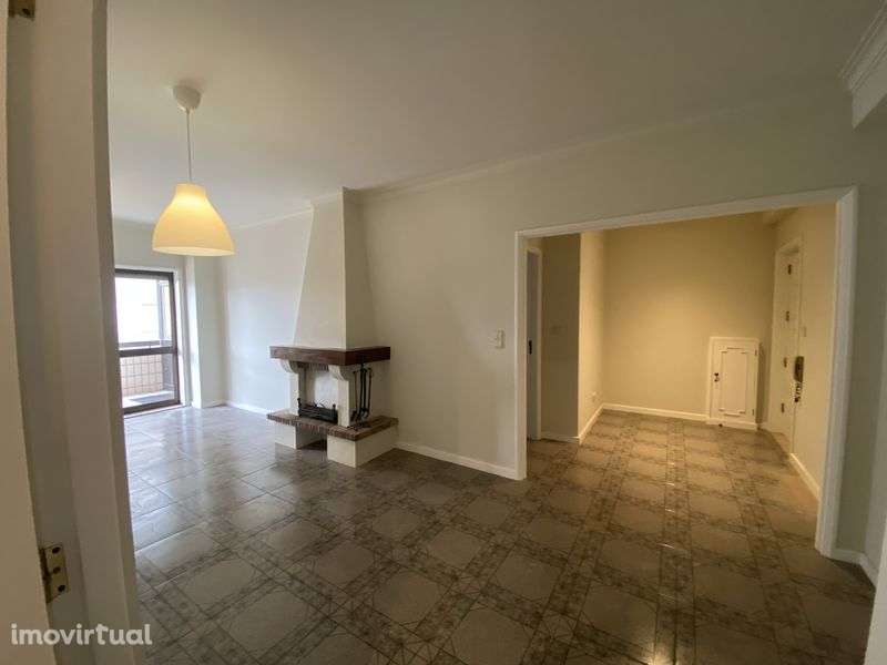 Apartamento T2 Maia Centro, lugar de garagem - Grande imagem: 3/8