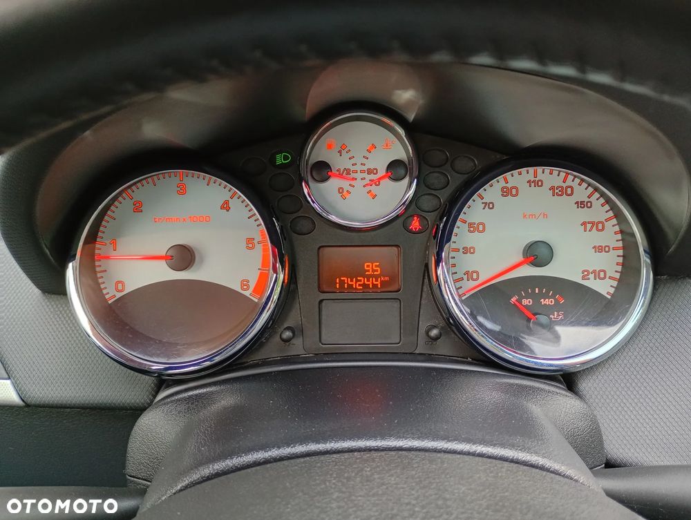 Peugeot 207 1.6 HDi - 12