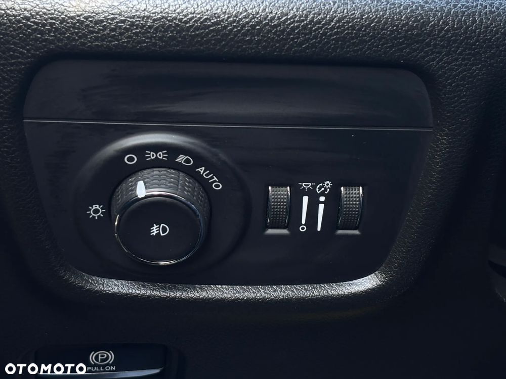 Jeep Grand Cherokee - 31