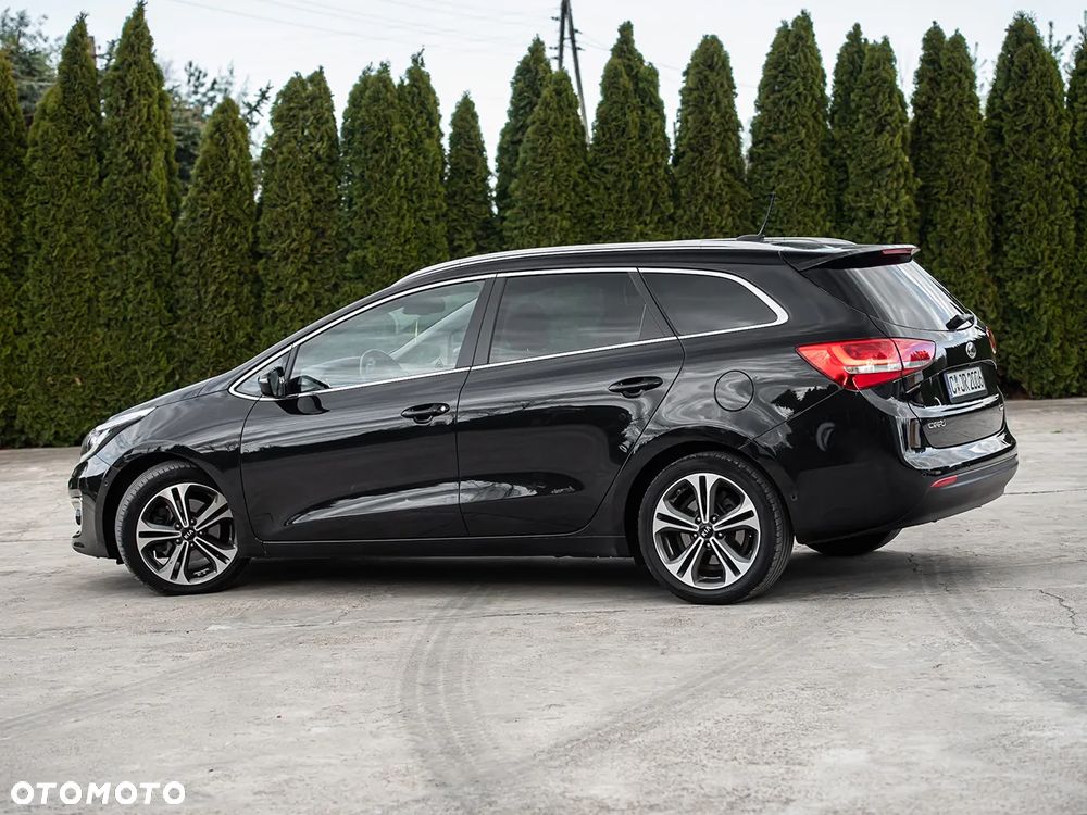Kia Ceed 1.6 CRDi 136 ISG UEFA EURO 2016 - 10