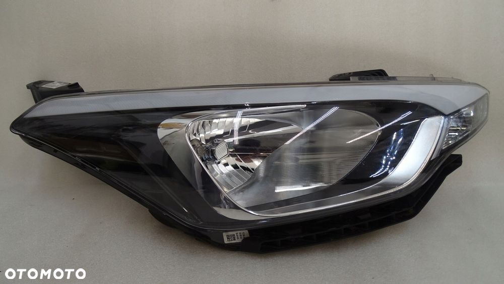 HYUNDAI I20 II - lampa przednia prawa - 1
