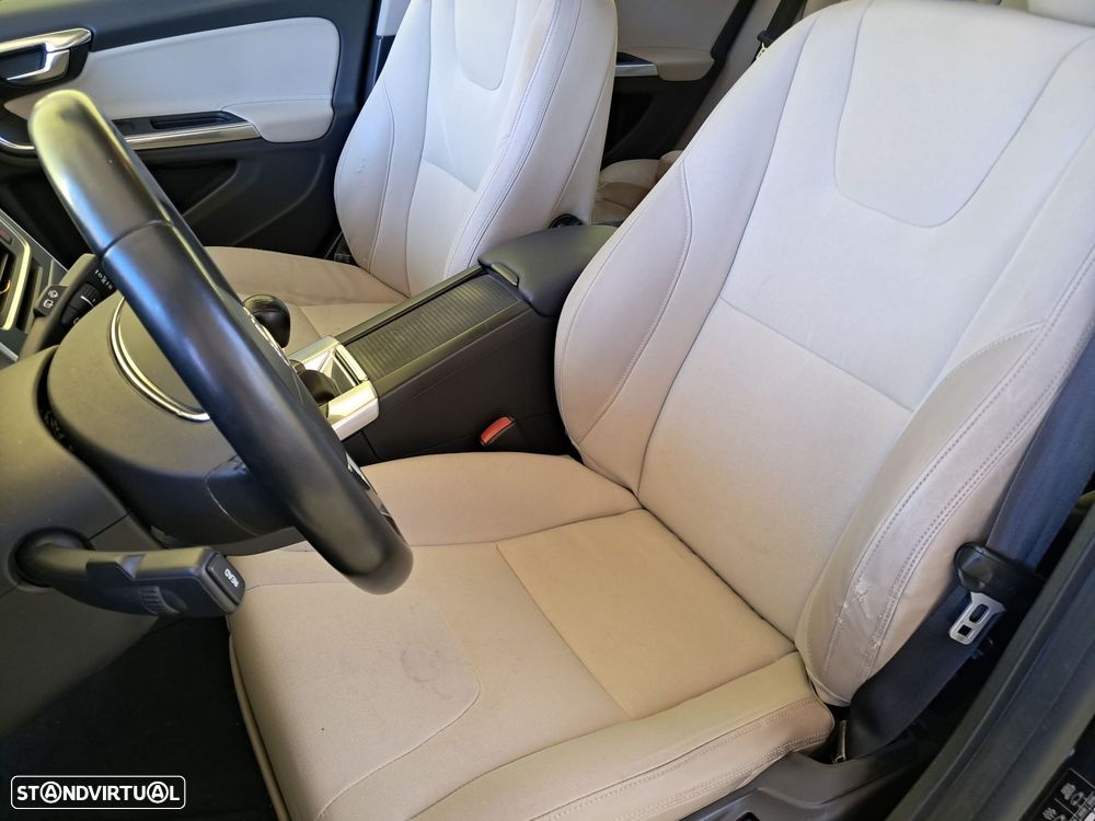 Volvo V60 2.0 D3 Momentum - 12