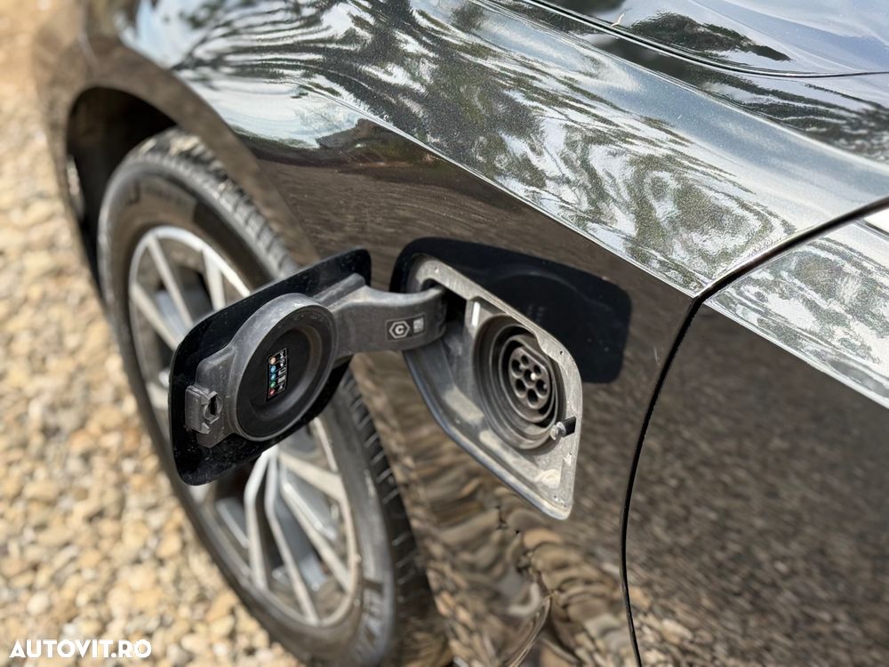 BMW Seria 3 330e Aut. - 24