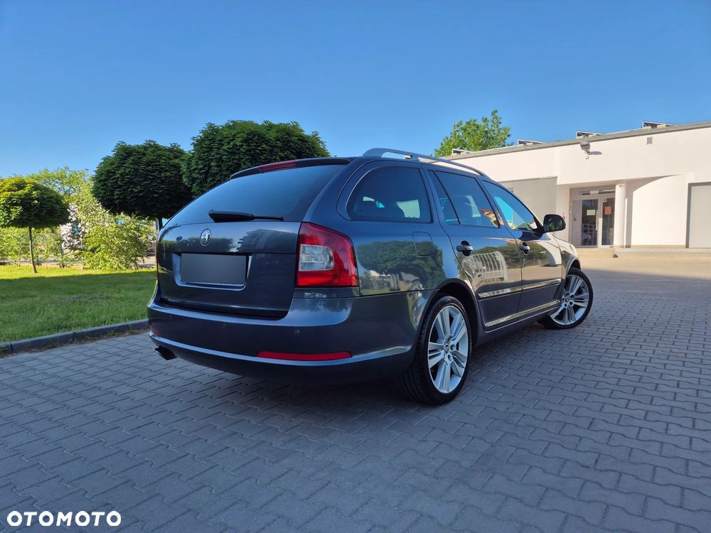 Skoda Octavia 2.0 TDI CR DPF DSG RS - 2