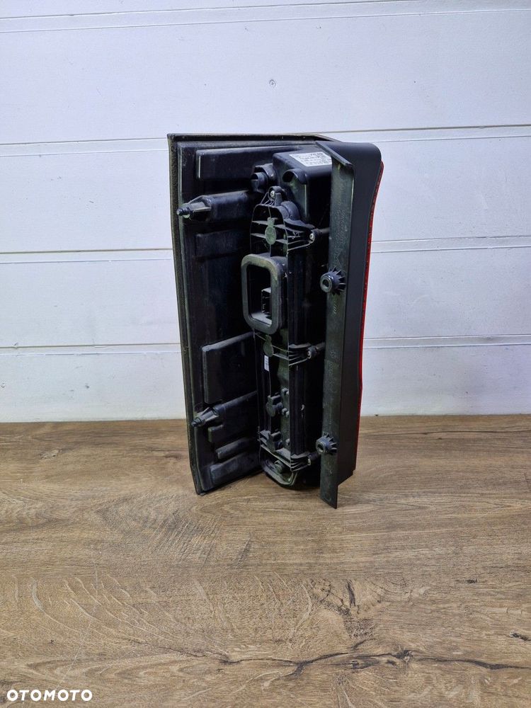 VW CRAFTER MAN TGE 17-20 LAMPA TYLNA LAMPA PRAWA ORYGINAŁ 7C0945096H - 4