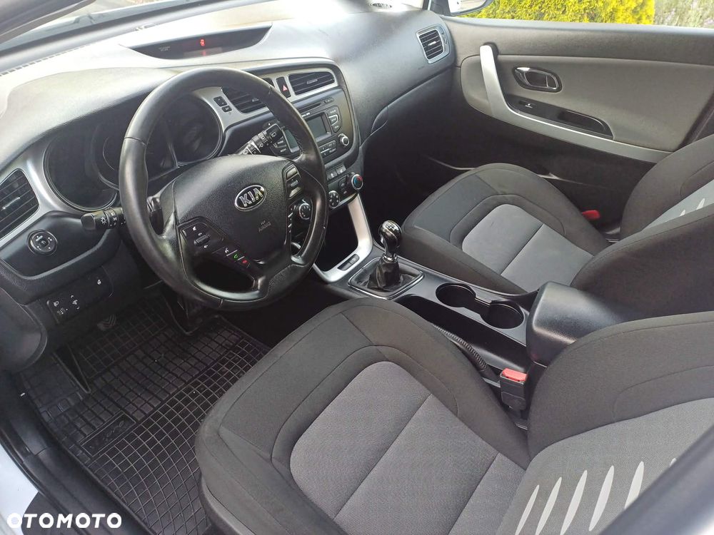 Kia Ceed - 10
