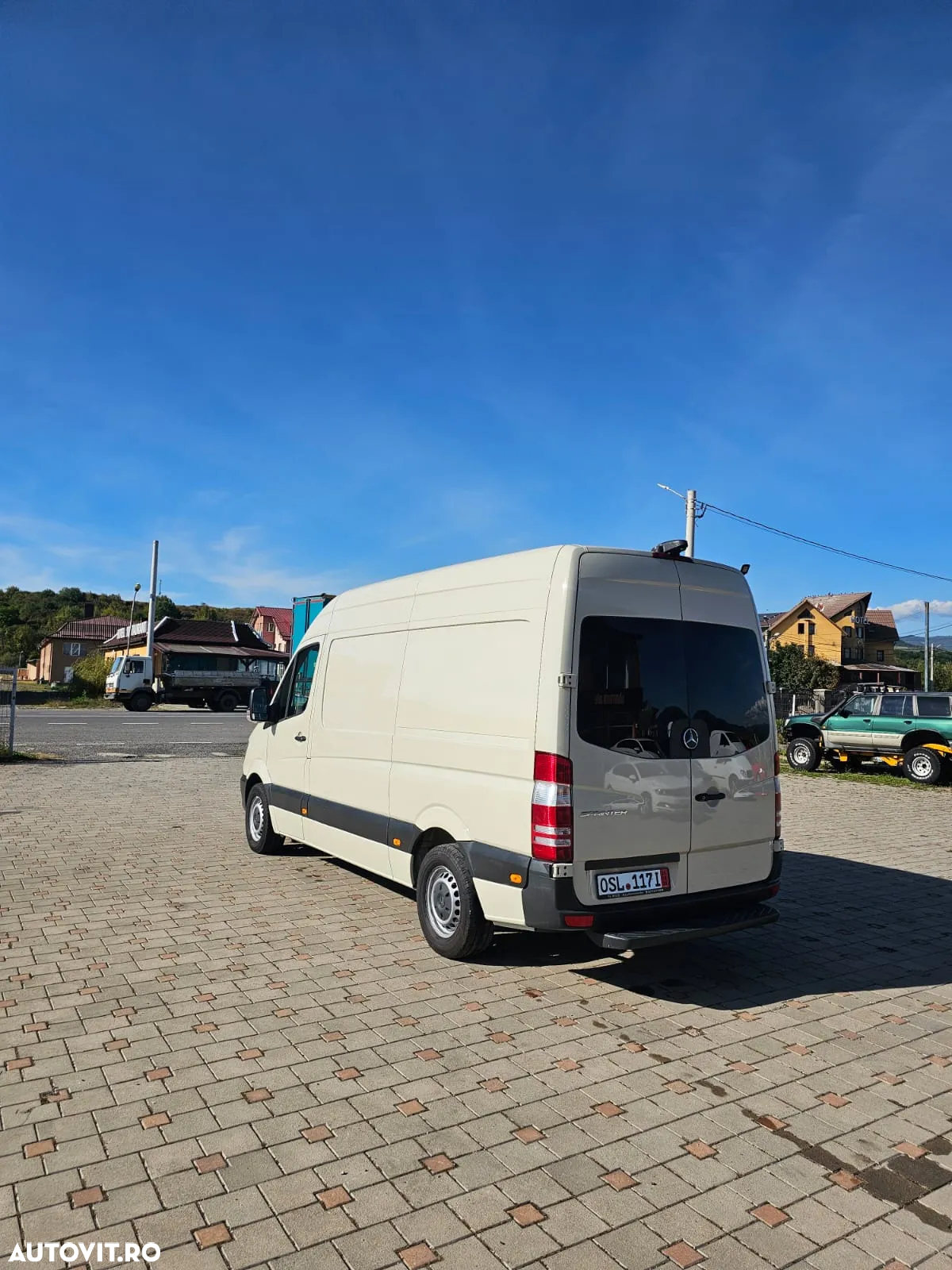 Mercedes-Benz Sprinter 316 CDI Model 2018 Climă Comenzi pe volan Pilot automat Navigație Mare Încălzire scaun șofer Scaun pe pernă aer Cameră video pe marșalier Banchetă 3 Locuri Rafturi metalice - 7