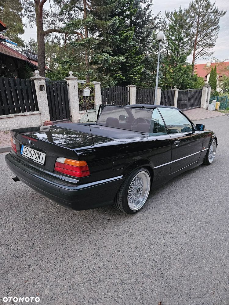 BMW Seria 3 320i - 3
