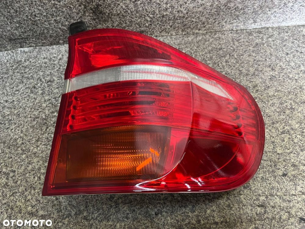 Lampa LED prawa tylna prawy tyl w blotnik BMW E70 X5 BDB ORG - 5