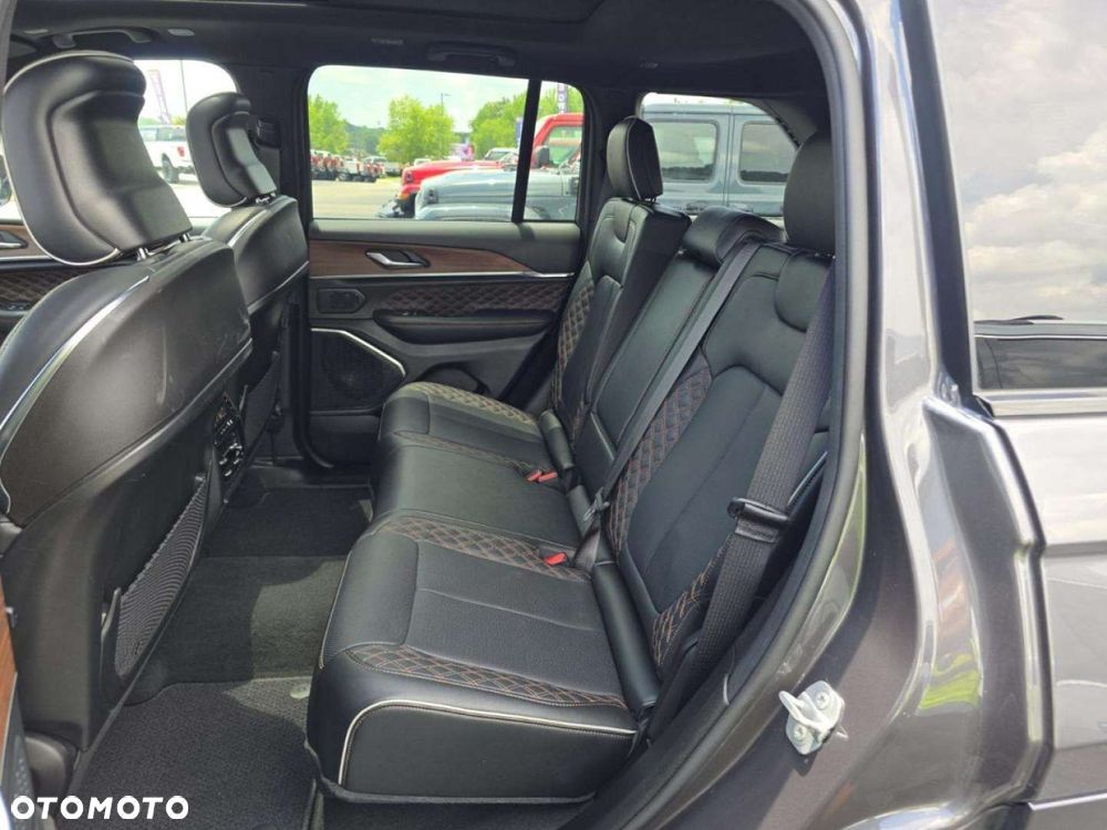 Jeep Grand Cherokee - 11