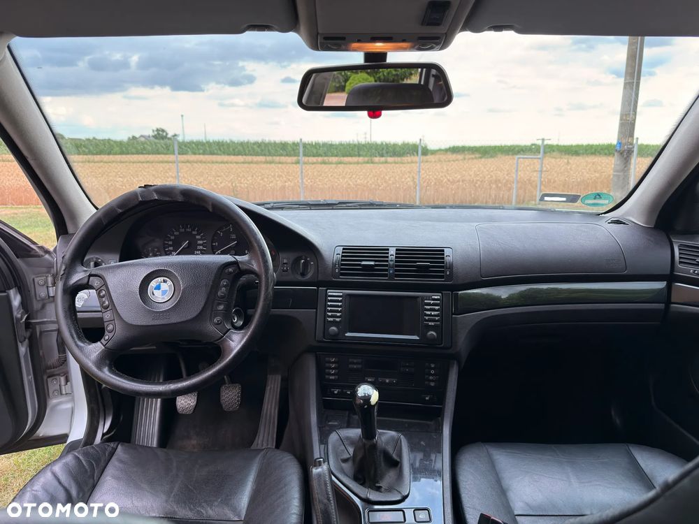 BMW Seria 5 525d - 13