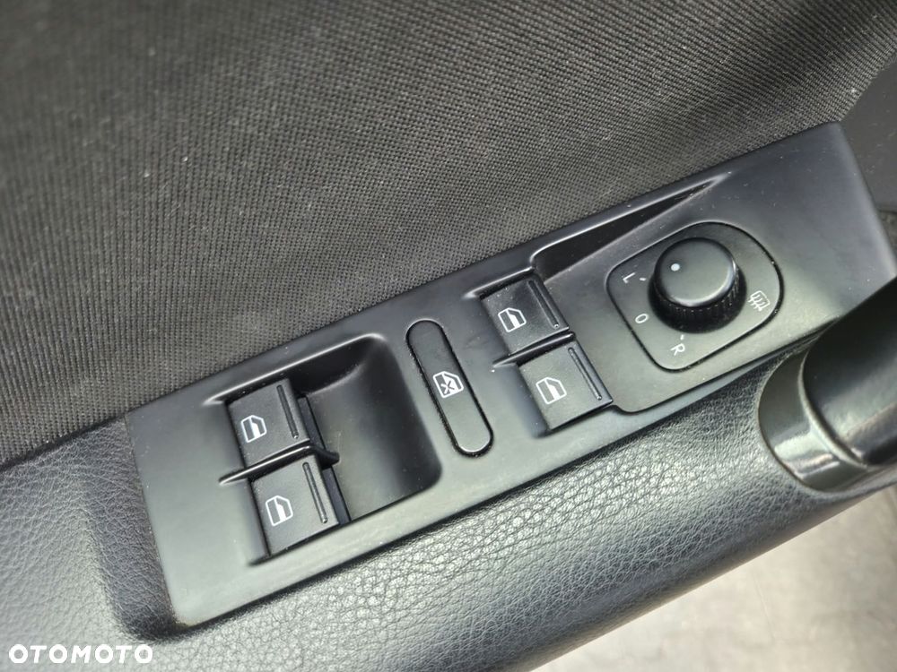 Volkswagen Passat 2.0 TDI Highline - 13