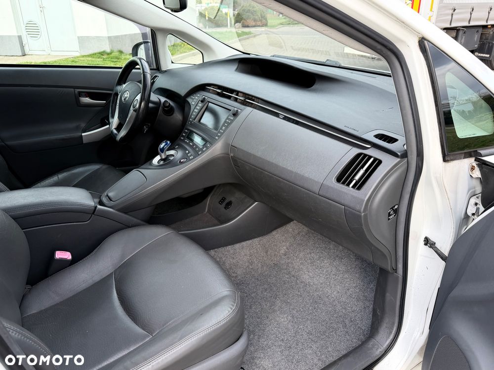 Toyota Prius 1.8 HSD Prestige - 12