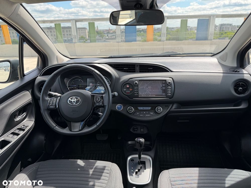 Toyota Yaris Hybrid 100 Premium - 8