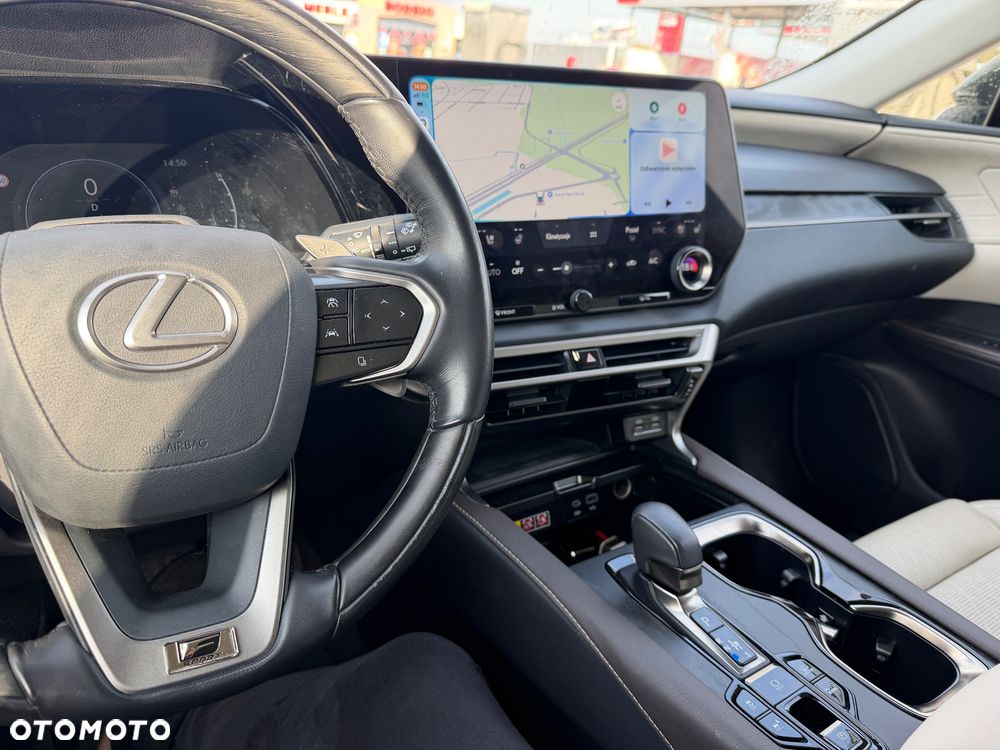 Lexus RX 450h+ Omotenashi - 13