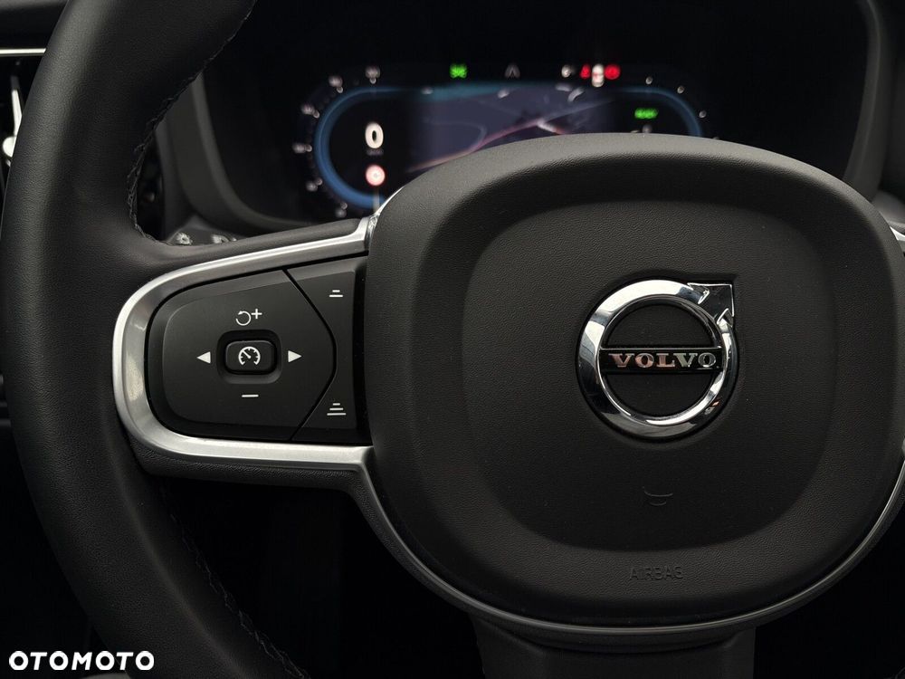 Volvo XC 60 T6 Plug-In Hybrid AWD Inscription - 16