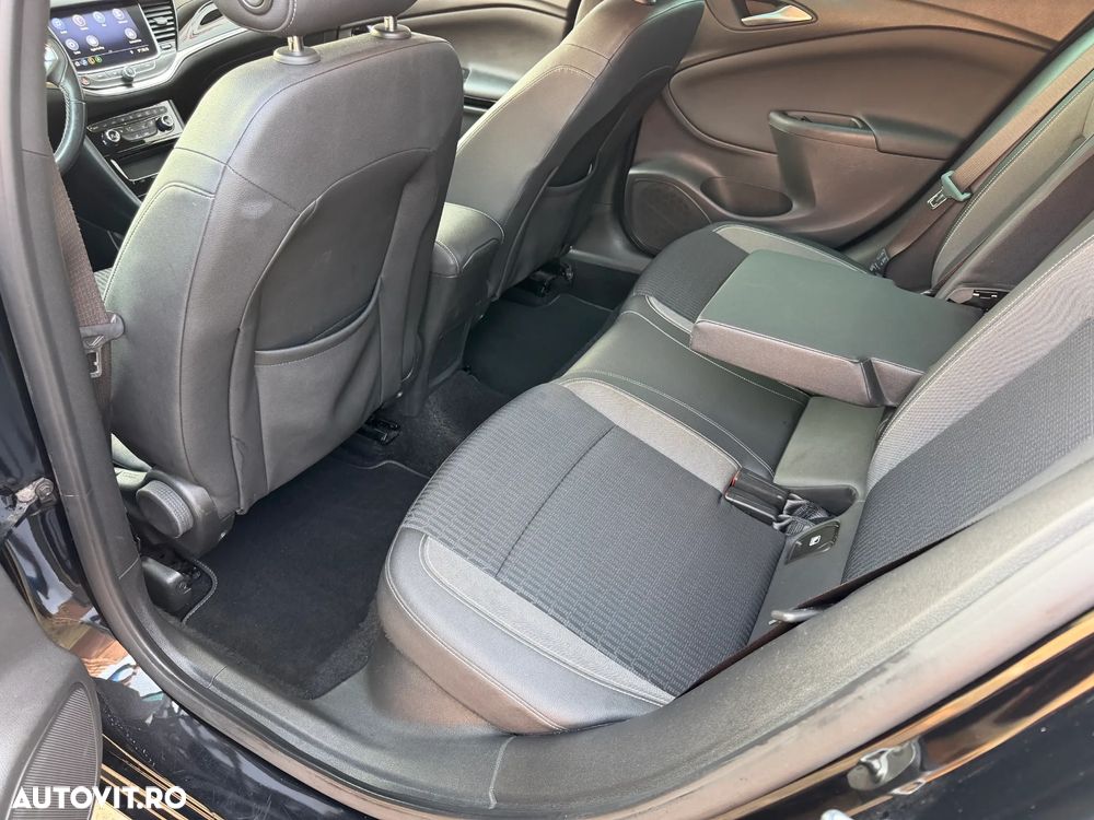 Opel Astra 1.2 Turbo Start/Stop Sports Tourer Elegance - 12