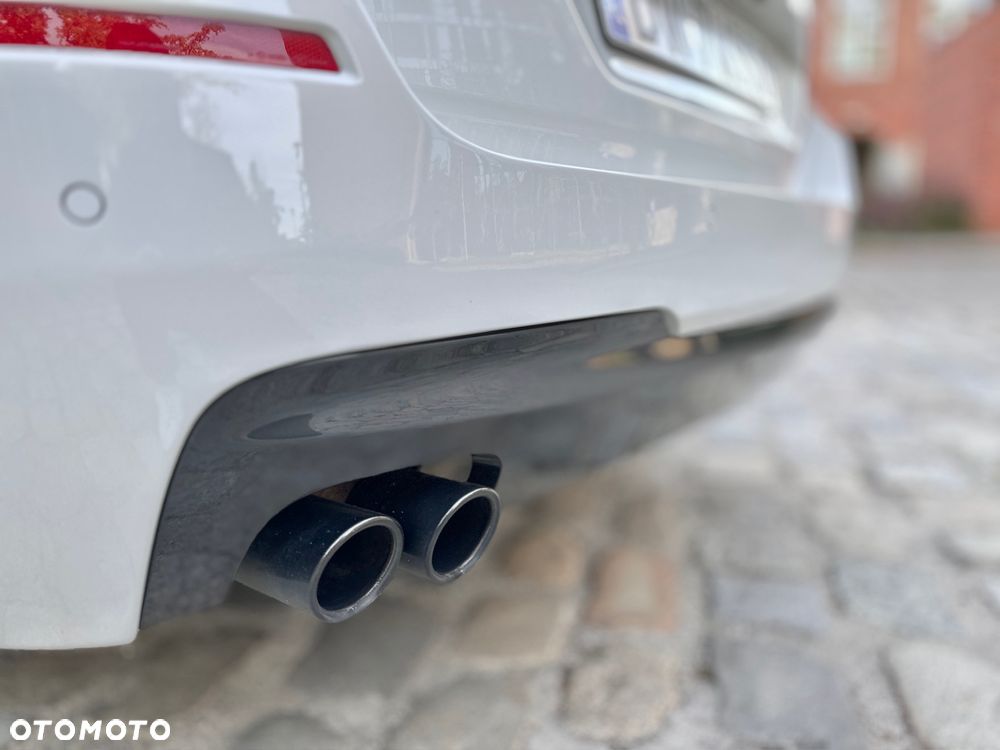 BMW Seria 5 520d M Sport - 4