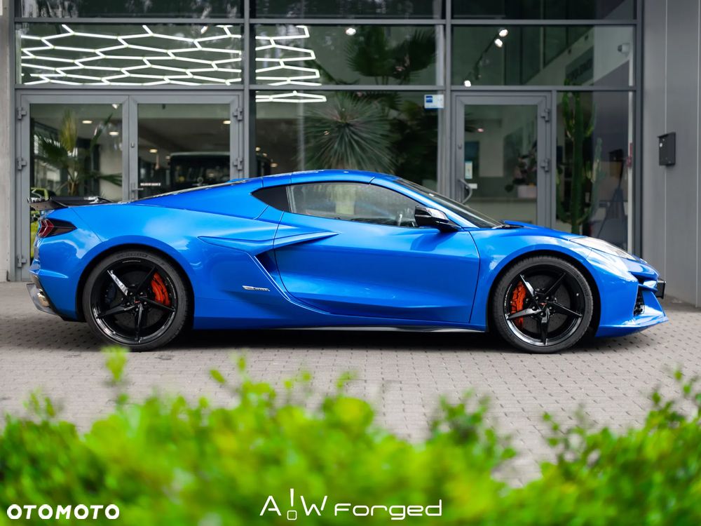 Chevrolet Corvette - 12