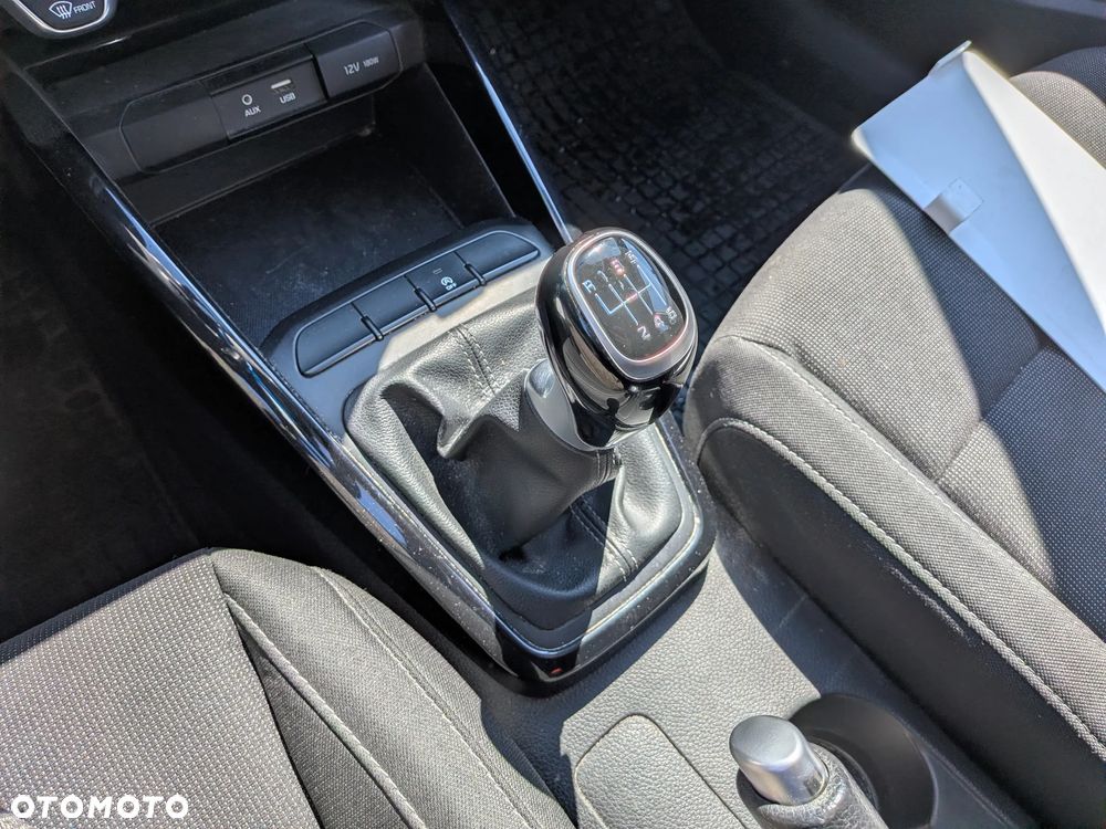 Kia Rio 1.4 L - 12