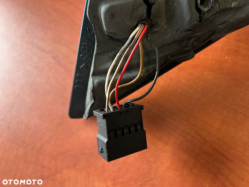 LUSTERKO LEWE AUDI A4 B5 014742 5 PIN - 6