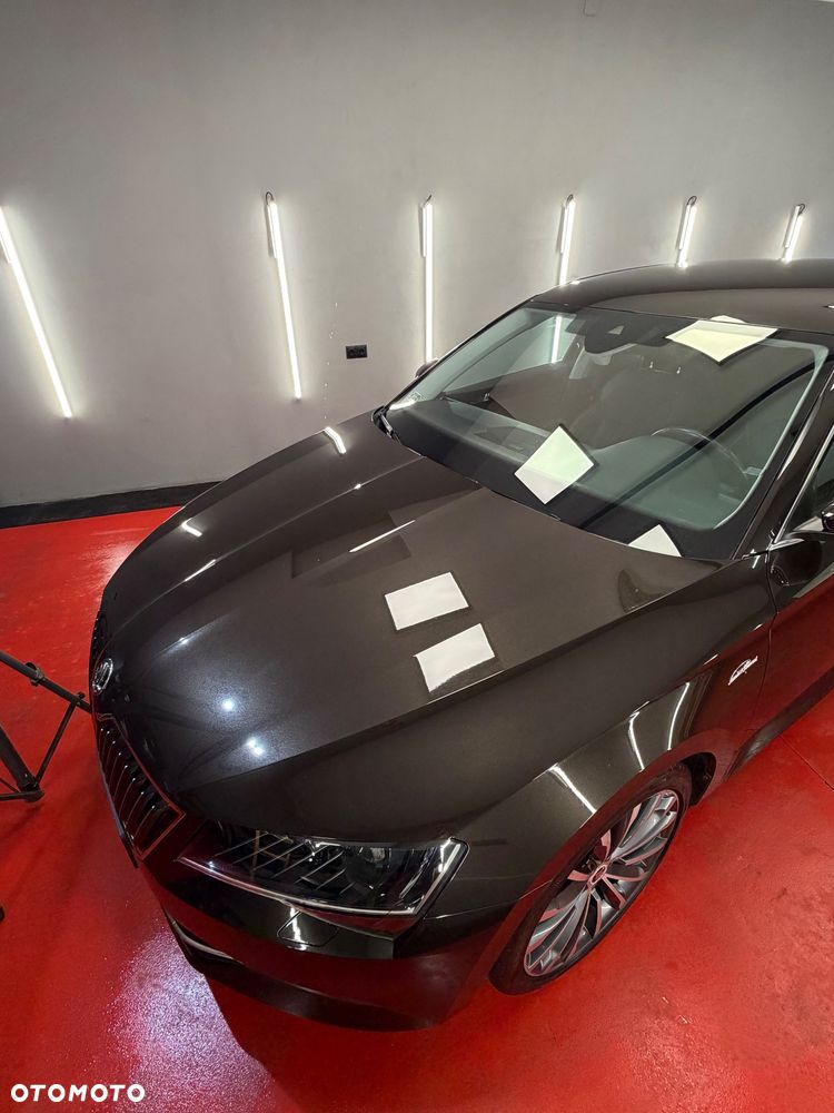 Skoda Superb 2.0 TDI 4x4 L&K DSG - 8