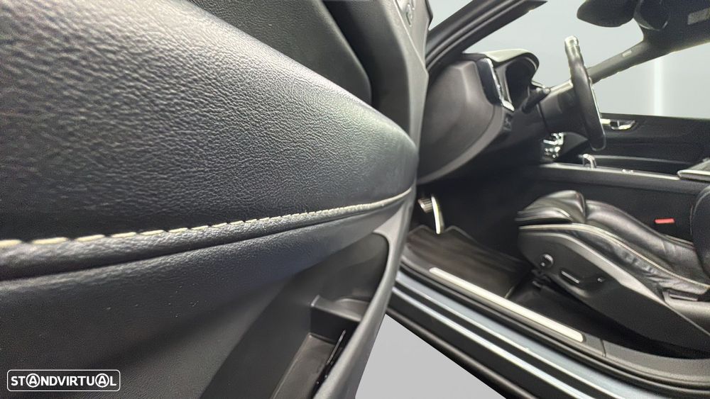 Volvo XC 60 2.0 T8 PHEV R-Design AWD - 22