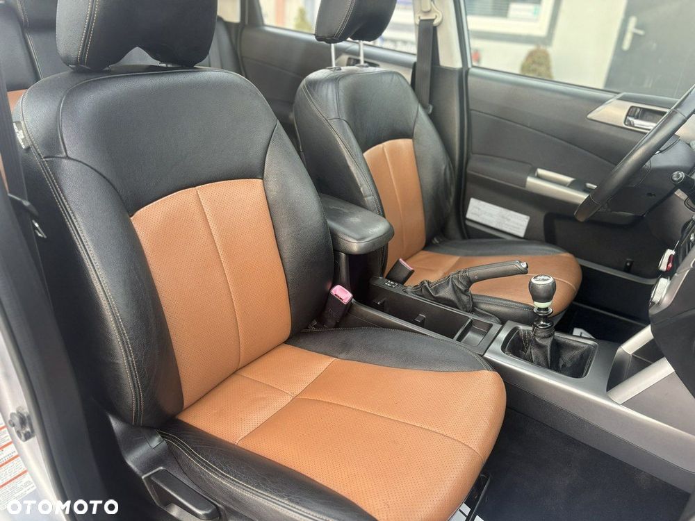 Subaru Forester 2.0 D Exclusive - 32