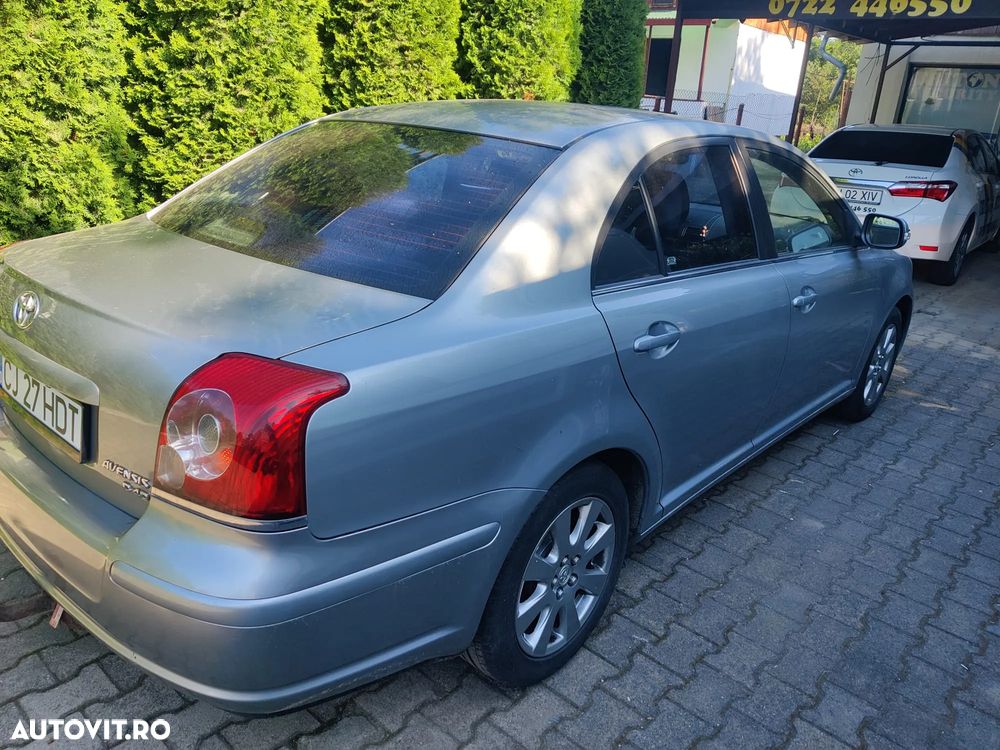 Toyota Avensis 2.0 D-4D Executive - 5