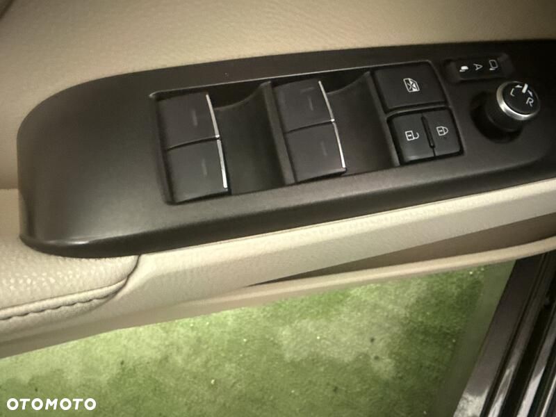 Toyota Camry 2.5 Hybrid Executive CVT - 12