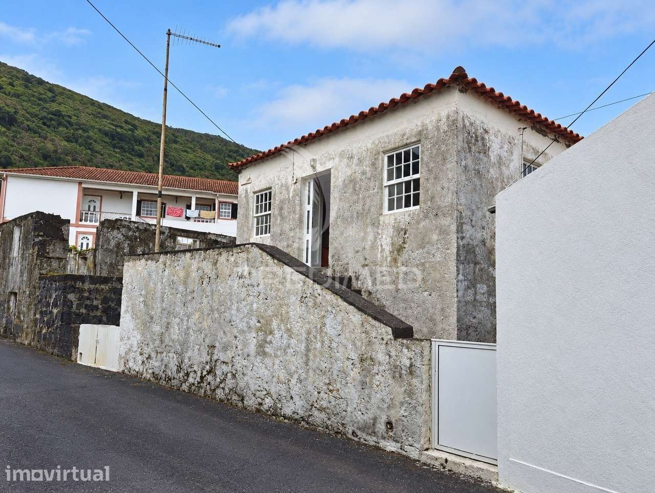 Casa tradicional com terreno nas Ribeiras, Lajes do Pico - Grande imagem: 2/12