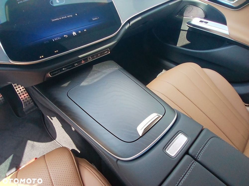 Mercedes-Benz Klasa E 220 d mHEV 4-Matic AMG 9G-Tronic - 14