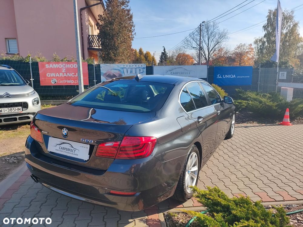 BMW Seria 5 528i Luxury Line - 8