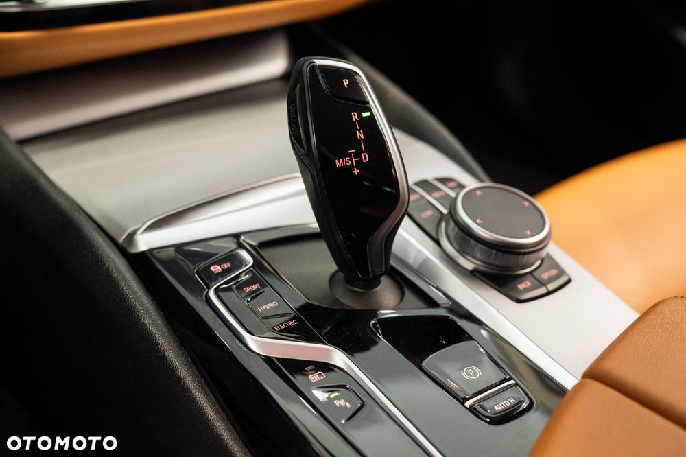 BMW Seria 5 530e xDrive - 26