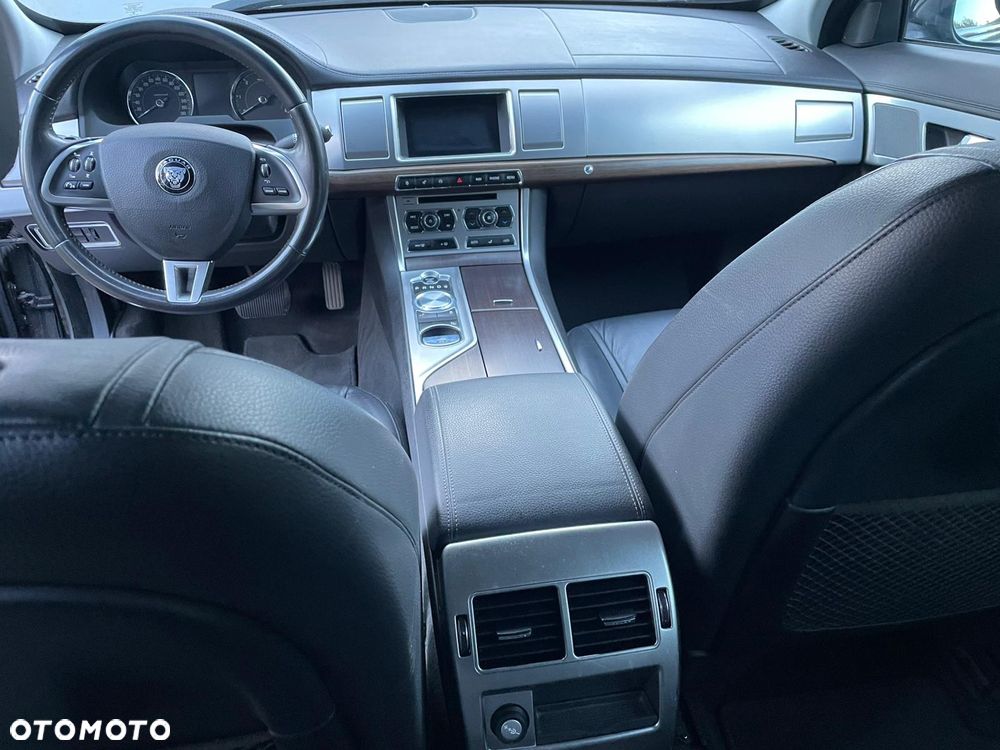 Jaguar XF 2.2 D Premium Luxury - 13