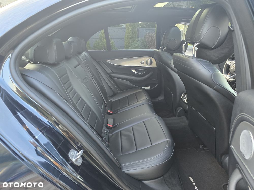Mercedes-Benz Klasa E 220 d 4-Matic 9G-TRONIC - 34