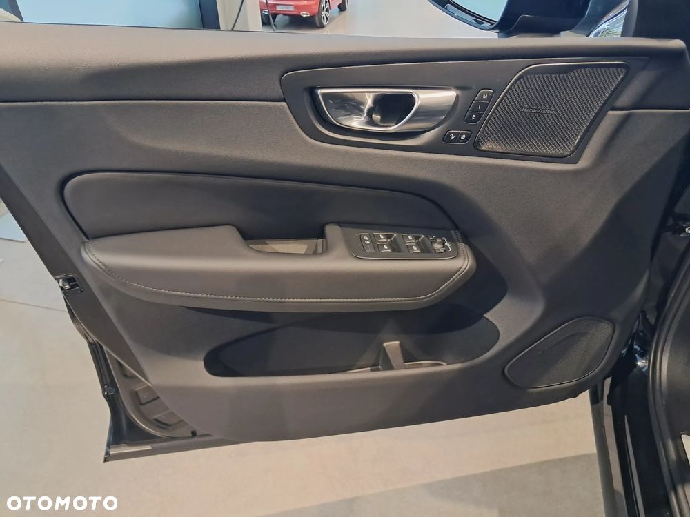 Volvo XC 60 B5 B AWD Plus Dark - 10