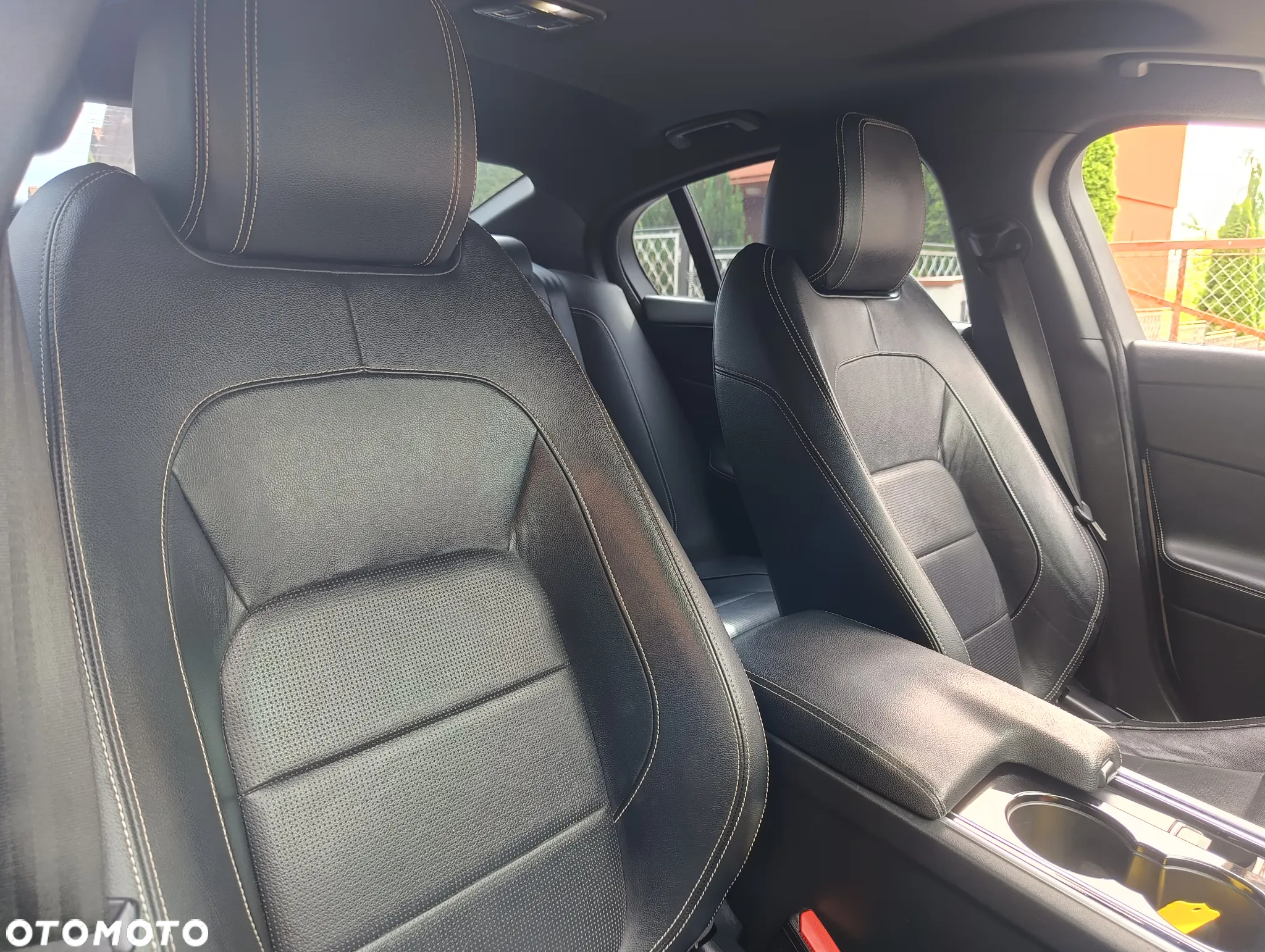Jaguar XE 2.0 D AWD R-Sport - 11