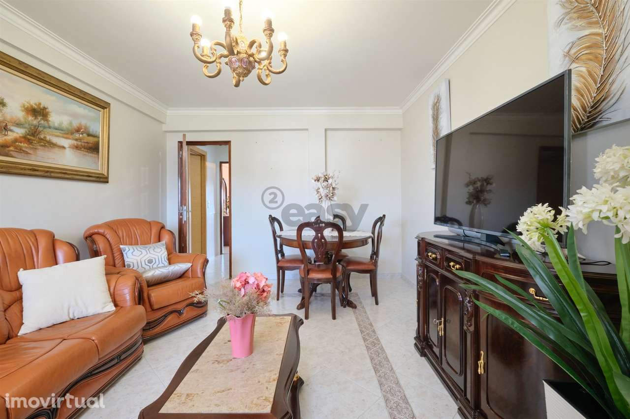 Apartamento T2 (T1+1) Duplex, 2 W/C´s, Remodelado com Varanda, Último - Grande imagem: 3/31