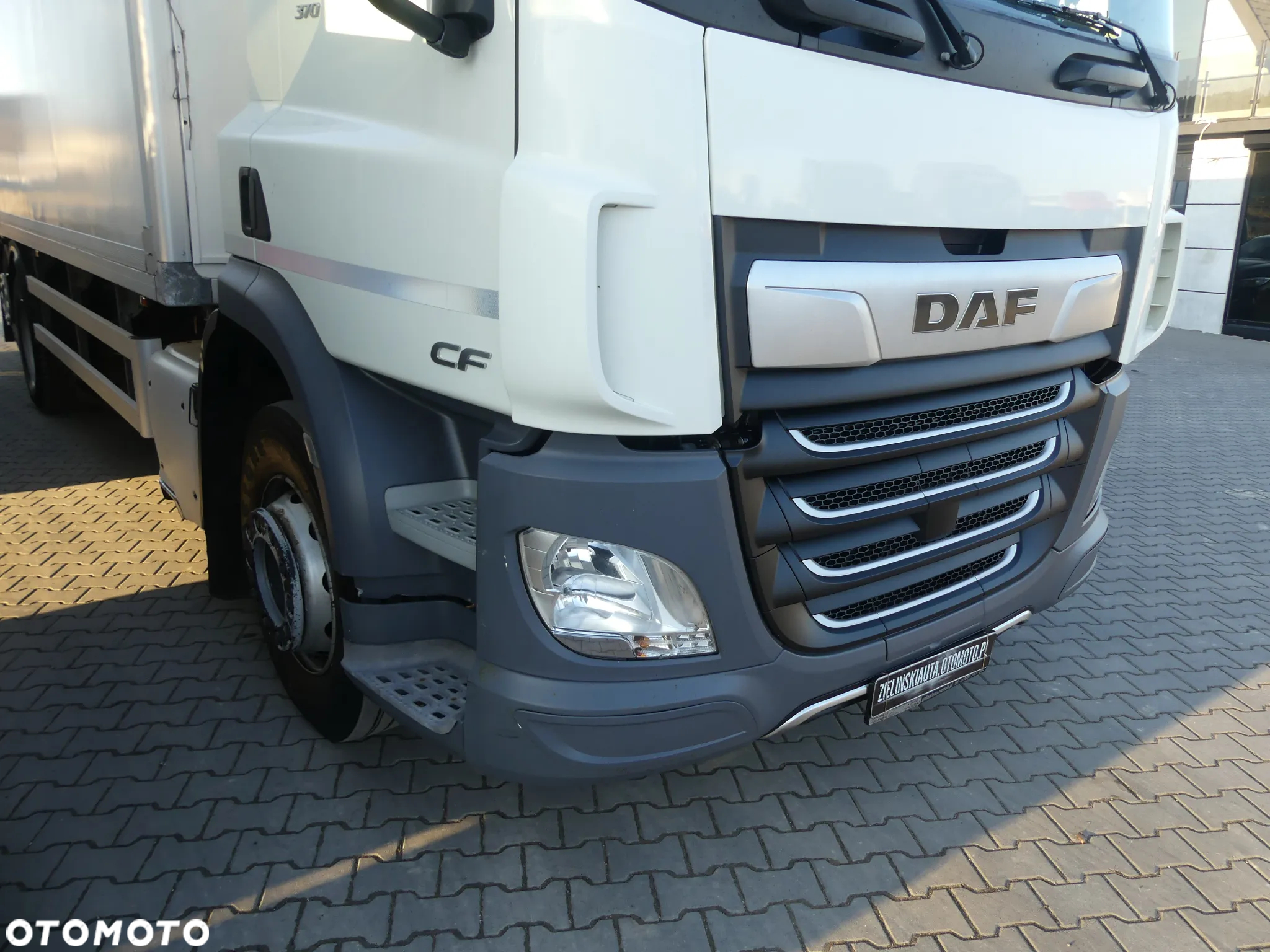 DAF CF 370 / 6x2 / CHŁODNIA 8.25 + WINDA / EURO 6 / - 10