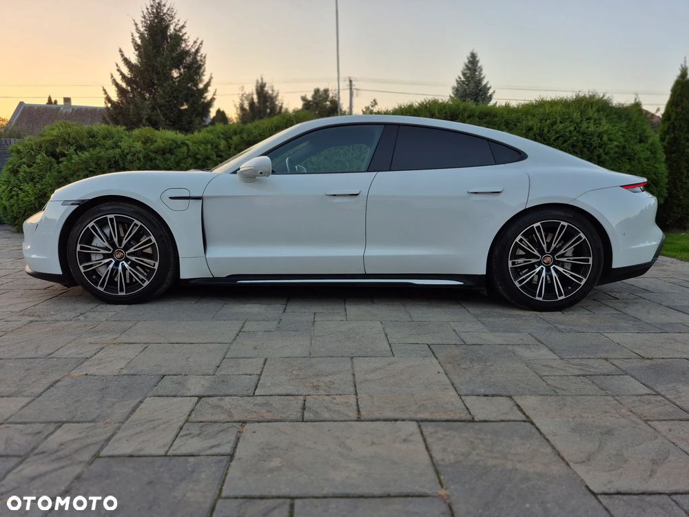 Porsche Taycan - 4