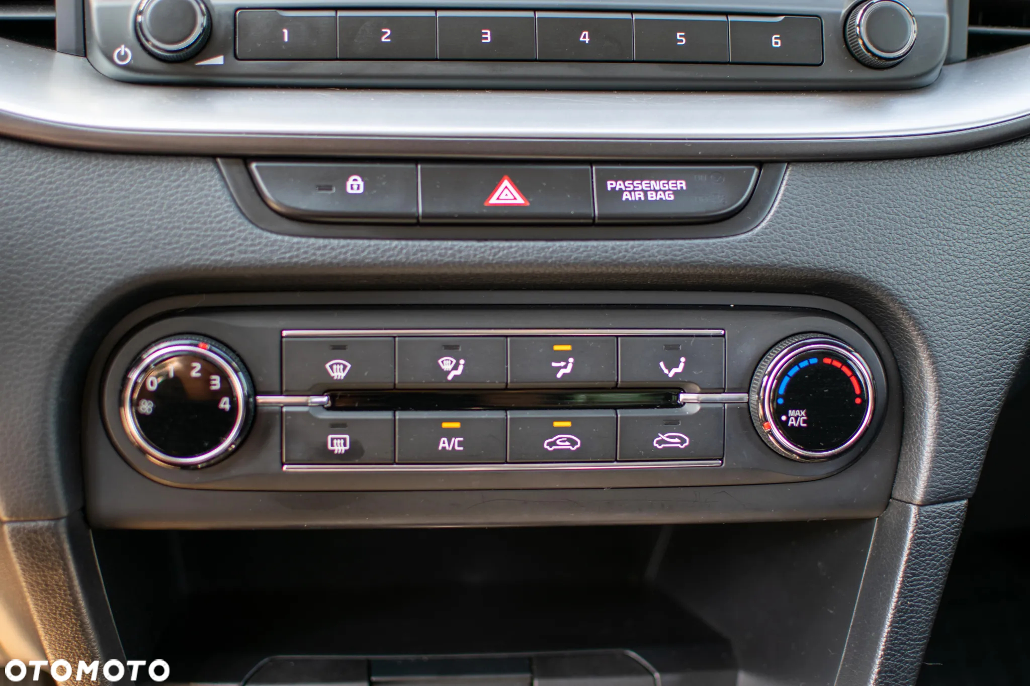 Kia Ceed - 12