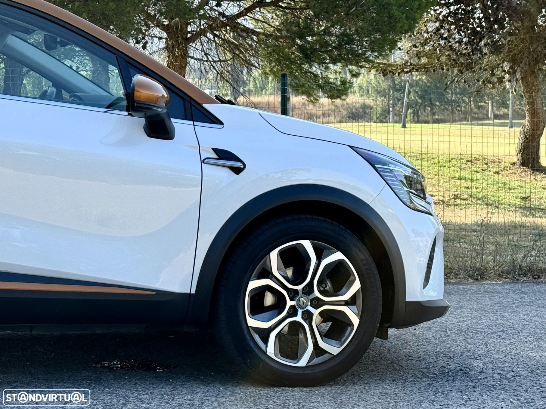 Renault Captur 1.3 TCe Exclusive EDC - 25