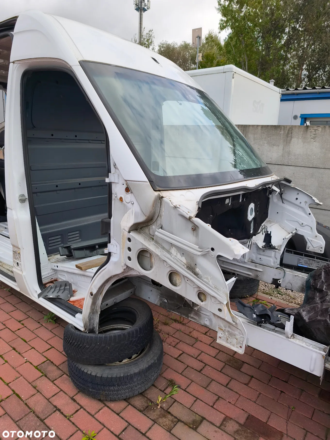karoseria paka Sprinter 906 L2 H2 średniak biały ćwiartka - 2
