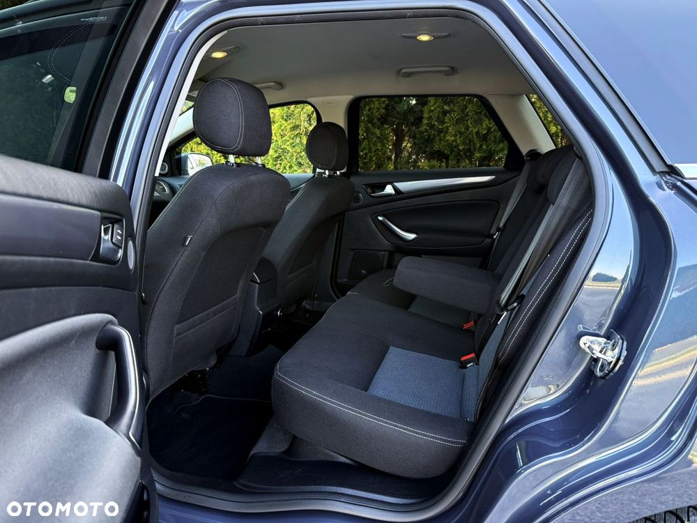 Ford Mondeo - 36