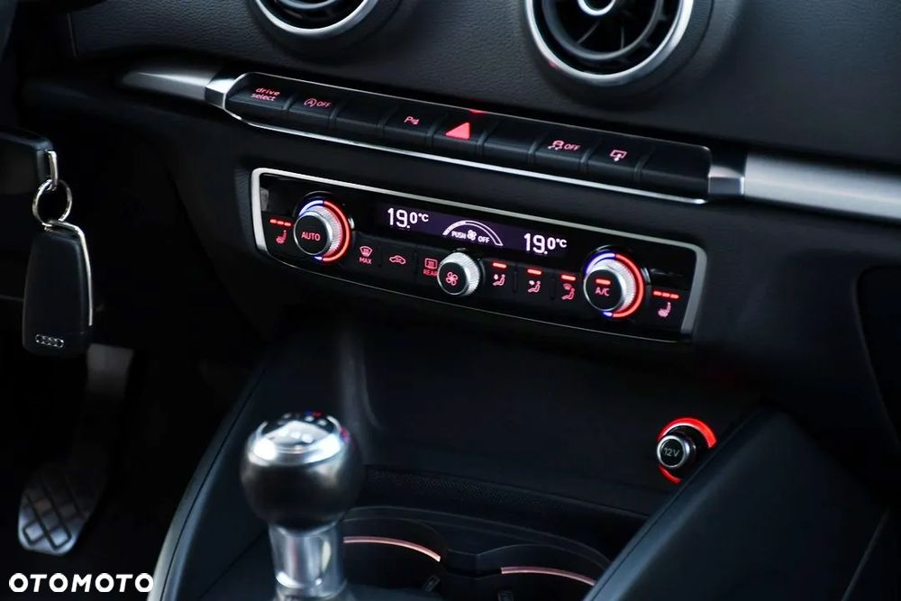 Audi A3 Sportback 2.0 TDI clean diesel Edycja specjalna - 26
